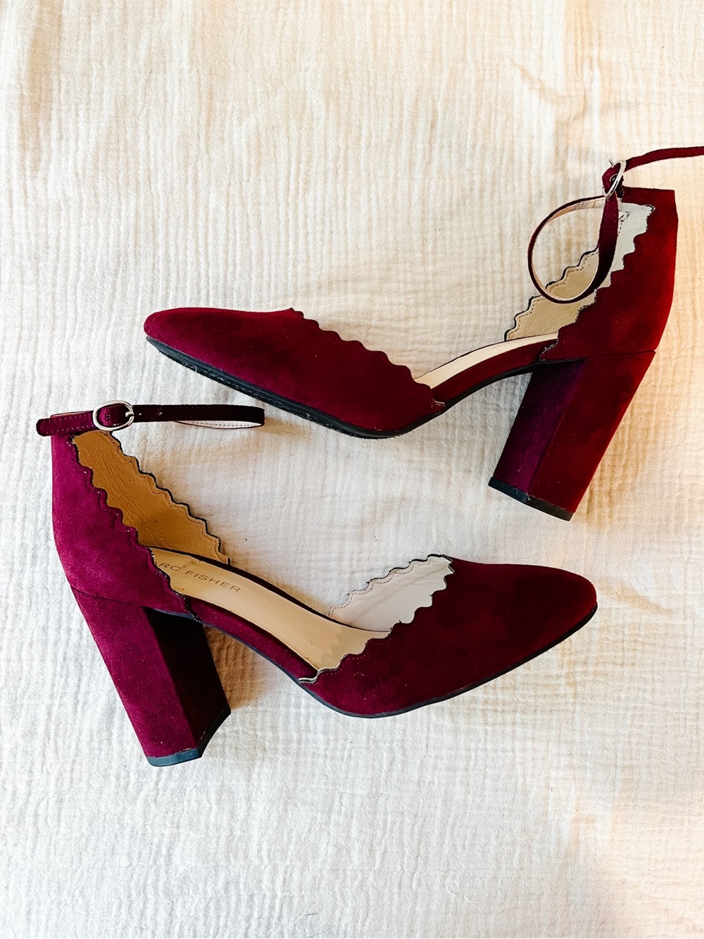 Marc Fisher Burgundy Scalloped Ankle Strap Block Heel Pumps d'Orsay Size 7.5